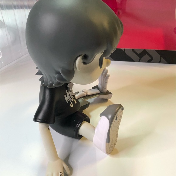 Murda Beatz x Kidrobot 8” Grayscale Vinyl Toy LE - Picture 4 of 10